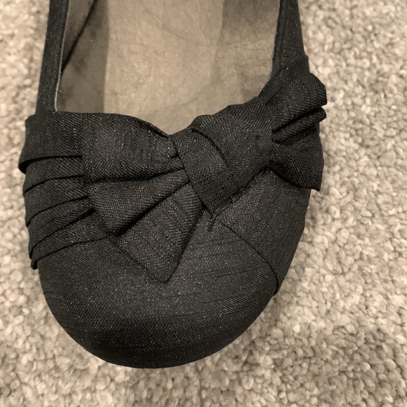 Gently used black kitten heels - Picture 3 of 3